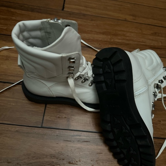 Aquatalia
LEATHER ANKLE BOOTS - Picture 2 of 4